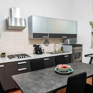 Apartment Travellers Photo