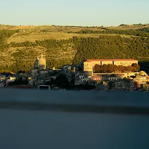 https://terrazzo-su-ibla.sicilyhotelsitaly.net